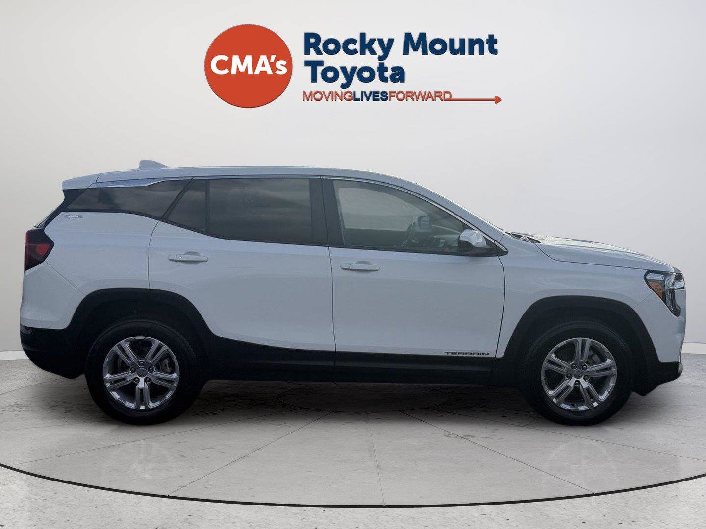 Used 2024 GMC Terrain SLE AWD/4WD image 4