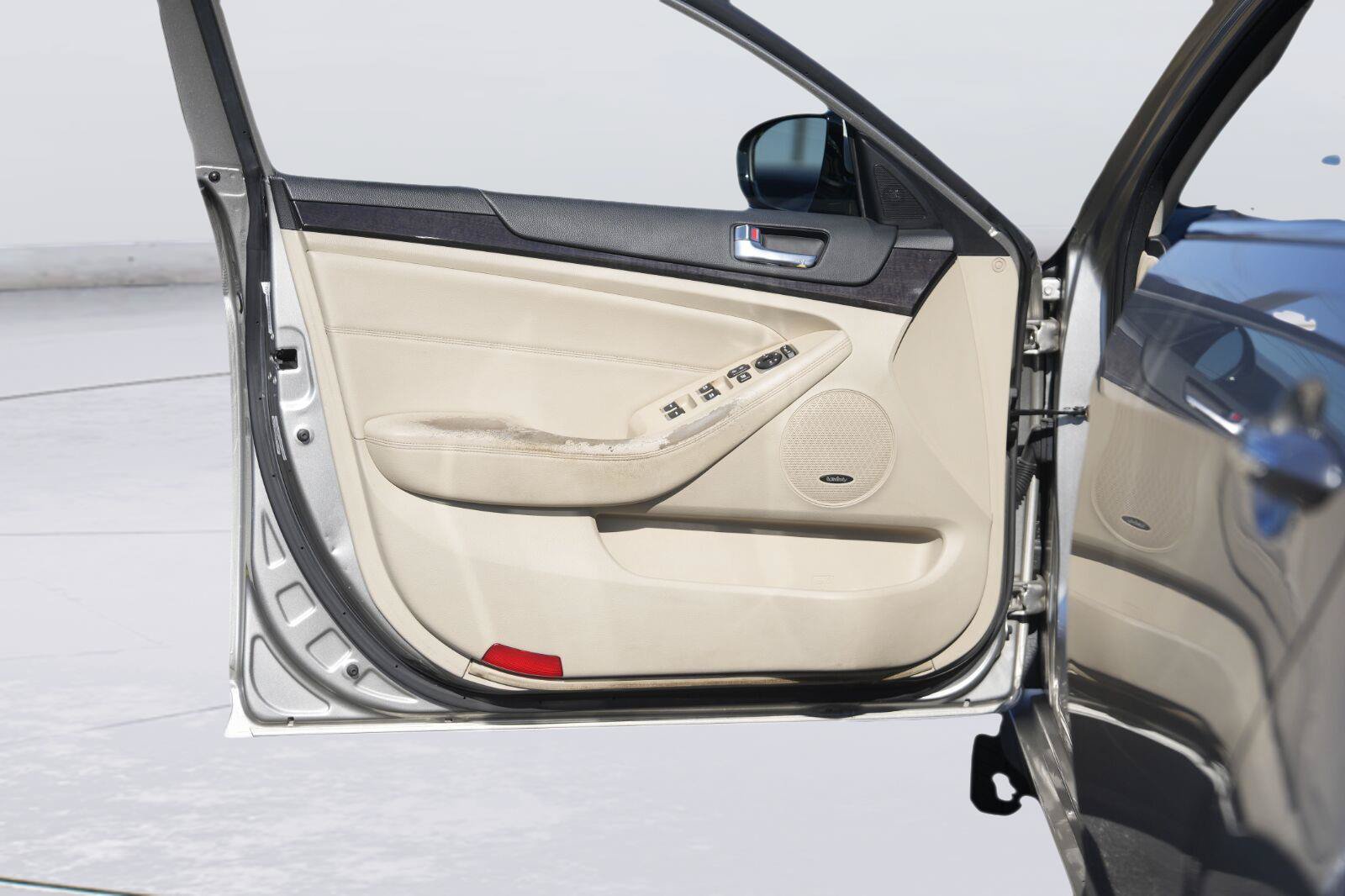 Used 2015 Kia Cadenza Premium FWD image 30