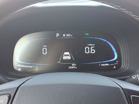 Used 2025 Hyundai Venue SEL FWD image 17
