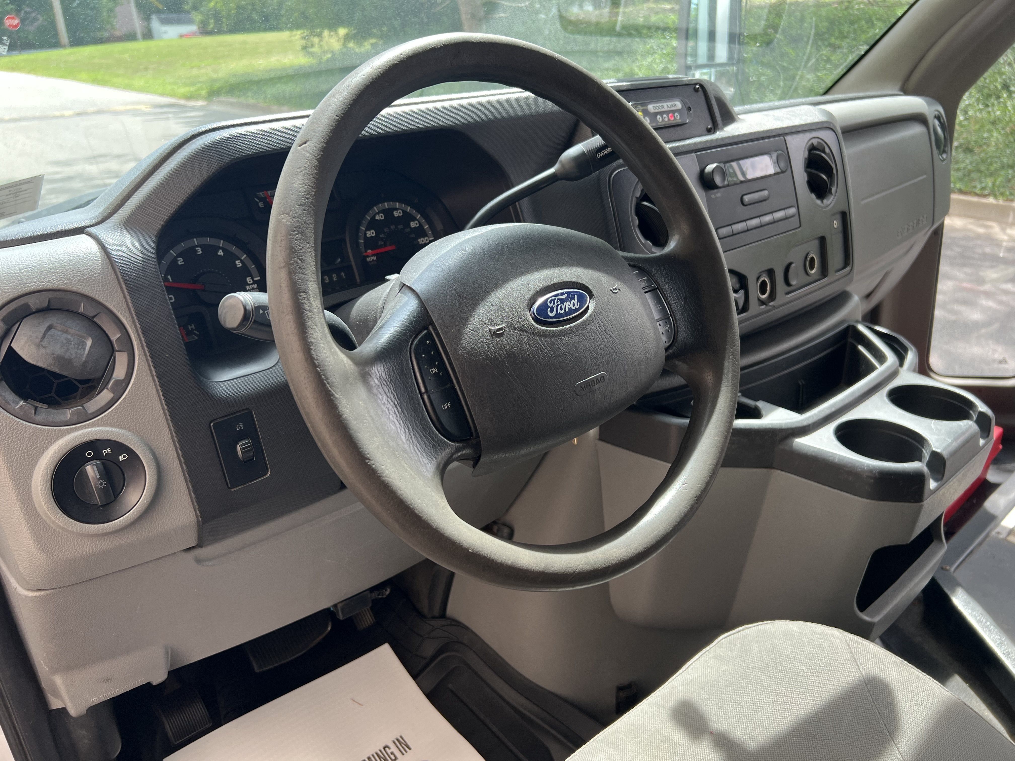 Used 2013 Ford E-350 and Econoline 350 Super Duty w/ Shuttle Bus Prep Pkg RWD image 20