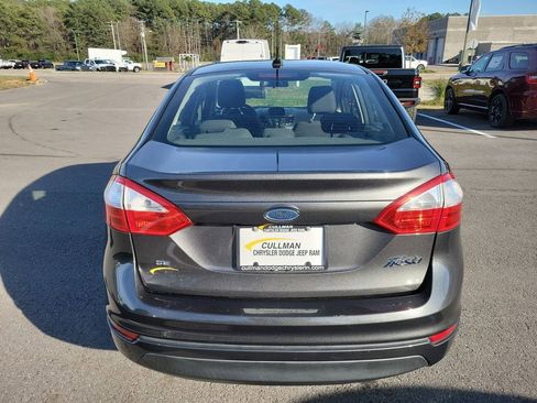 Used 2017 Ford Fiesta SE image 4