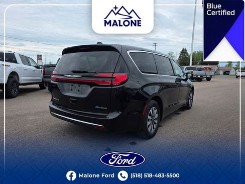 Used 2023 Chrysler Pacifica Touring-L FWD image 7