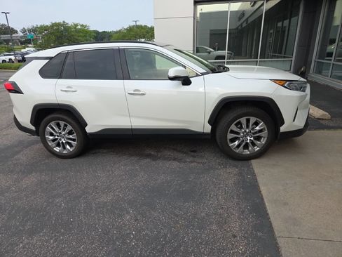 Used 2019 Toyota RAV4 Limited w/ Advanced Technology Package AWD/4WD image 23