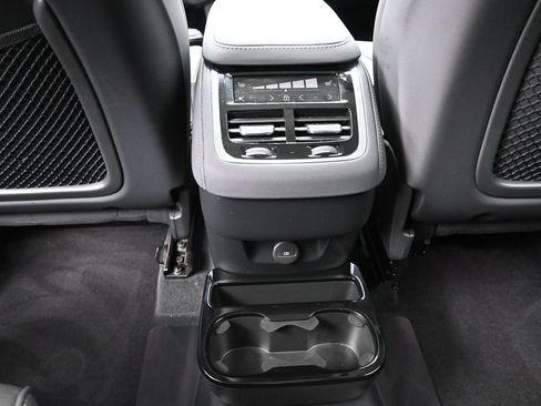 Used 2025 Volvo XC90 B5 Ultra AWD/4WD image 16