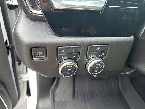 Used 2024 GMC Sierra 1500 Elevation w/ Preferred Package AWD/4WD image 16