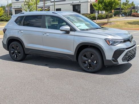 New 2026 Volkswagen Taos SE FWD image 2