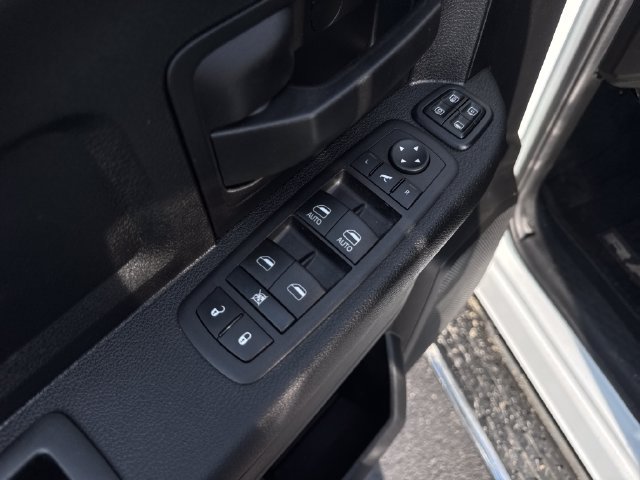 Used 2024 RAM 3500 Tradesman w/ Chrome Appearance Group AWD/4WD image 19