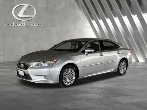Used 2015 Lexus ES 350 w/ Luxury Package image 3