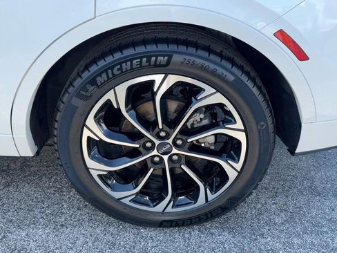 Used 2024 Lincoln Nautilus Reserve AWD/4WD image 7