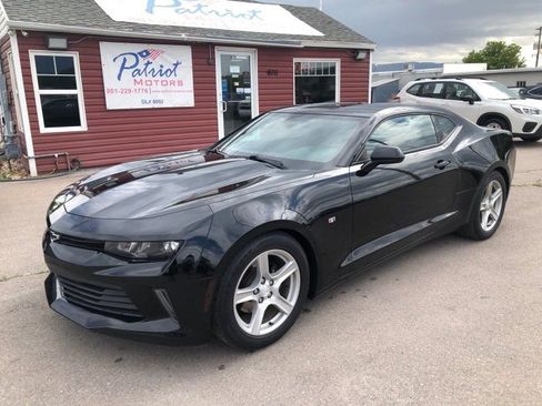 Used 2018 Chevrolet Camaro LT RWD image 1