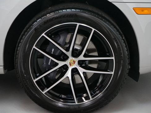 Used 2025 Porsche Macan image 17