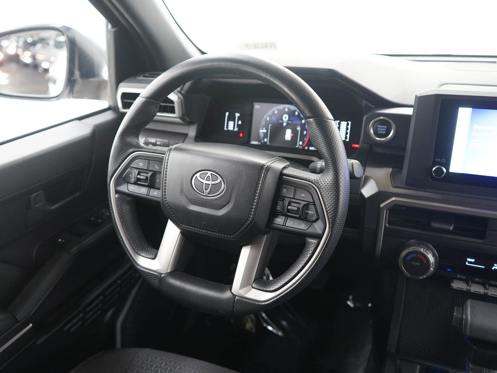 Used 2025 Toyota 4Runner SR5 AWD/4WD image 14