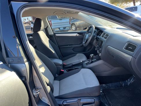 Used 2017 Volkswagen Jetta S image 19