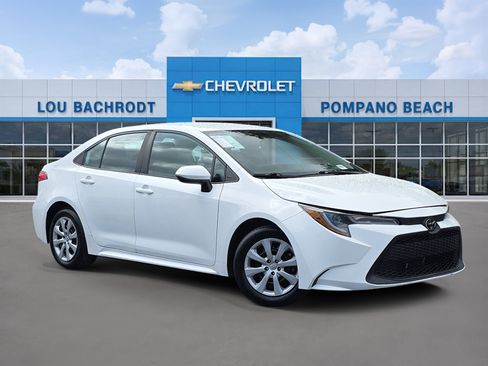 Used 2022 Toyota Corolla LE image 1
