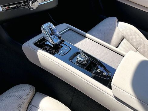 New 2026 Volvo XC90 T8 Ultra w/ Protection Package Premier AWD/4WD image 32