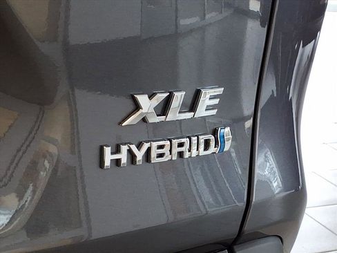 Used 2023 Toyota RAV4 XLE Premium image 10