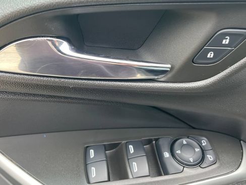 Used 2024 Chevrolet Trax LS FWD image 22