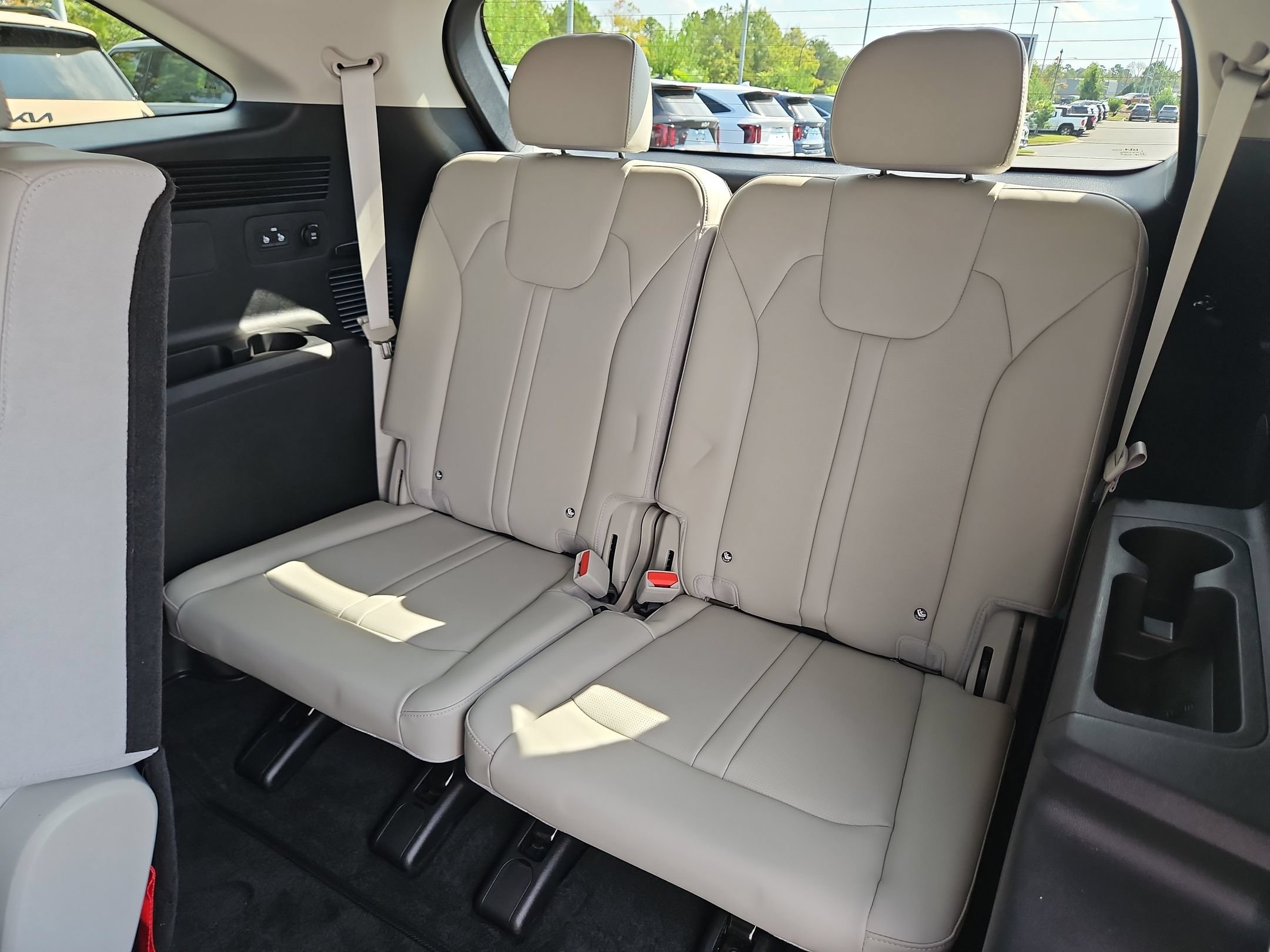 Used 2025 Kia Sorento S FWD image 37
