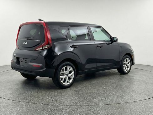 Used 2025 Kia Soul LX w/ LX Technology Package image 9