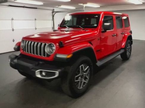 Used 2025 Jeep Wrangler Unlimited Sahara w/ Safety Group AWD/4WD image 4