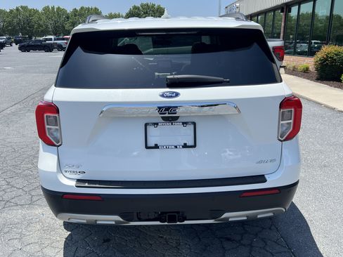 Used 2022 Ford Explorer XLT w/ Equipment Group 202A AWD/4WD image 7
