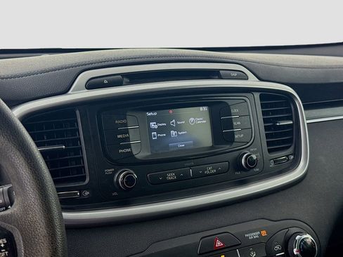 Used 2017 Kia Sorento FWD image 33
