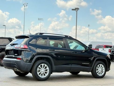 Used 2022 Jeep Cherokee Latitude Lux w/ Sun & Sound Group AWD/4WD image 36