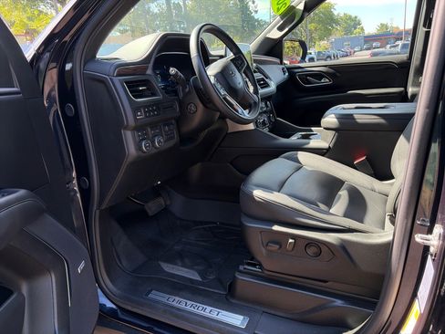 Used 2024 Chevrolet Suburban Z71 w/ Off-Road Capability Package AWD/4WD image 9