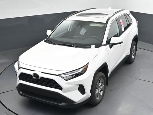 New 2025 Toyota RAV4 XLE image 28
