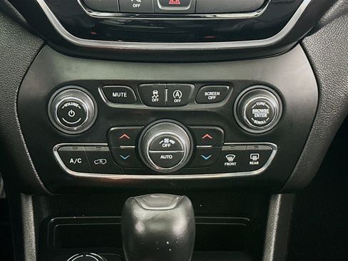 Used 2020 Jeep Cherokee Limited image 13