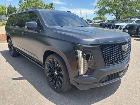 Certified 2026 Cadillac Escalade ESV Platinum Sport w/ LPO, ONYX Package AWD/4WD image 9