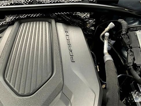 New 2025 Porsche Macan image 40