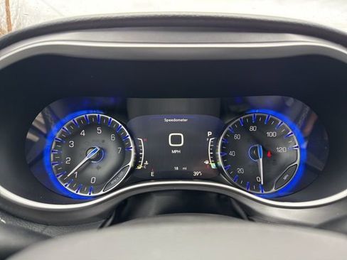 New 2026 Chrysler Pacifica Select image 17