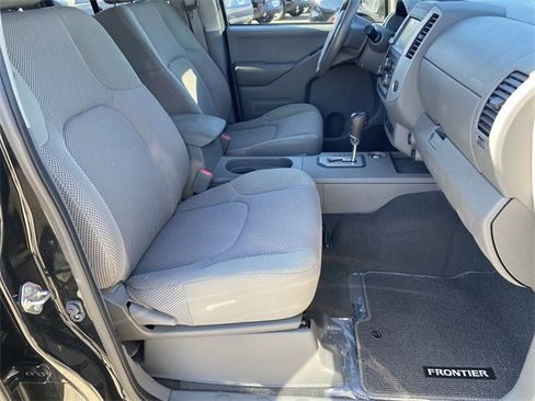 Used 2020 Nissan Frontier SV image 24