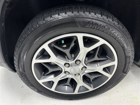 Used 2019 Jeep Grand Cherokee Limited w/ Luxury Group II image 14