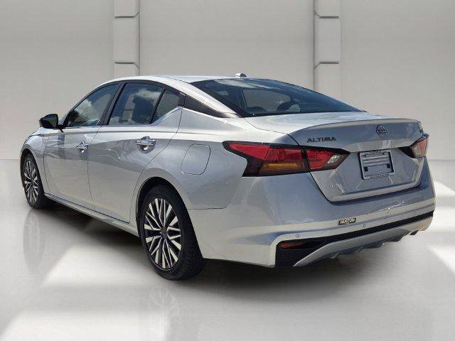 Used 2024 Nissan Altima 2.5 SV FWD image 3
