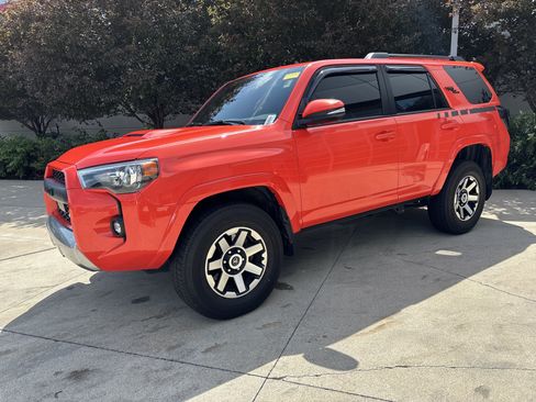 Used 2024 Toyota 4Runner TRD Off-Road Premium w/ Moonroof Package AWD/4WD image 3
