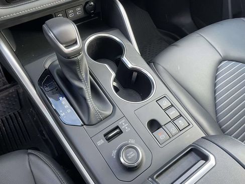 Used 2024 Toyota Highlander XSE image 31