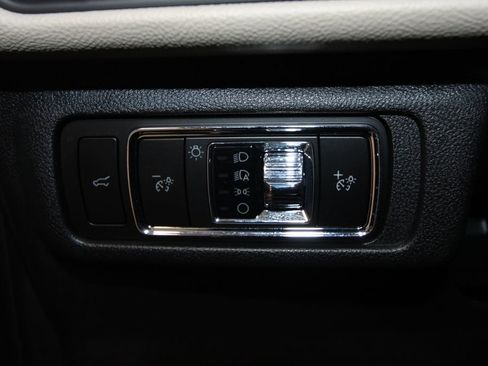 Used 2025 Lincoln Corsair AWD image 10