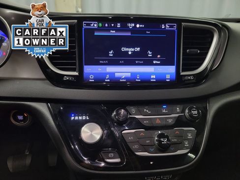 Used 2025 Chrysler Pacifica Select FWD image 17