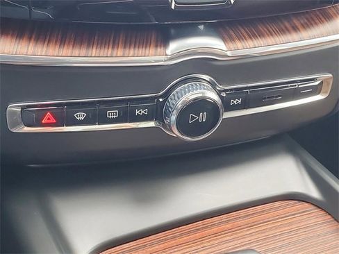 Certified 2025 Volvo XC60 B5 Plus image 25