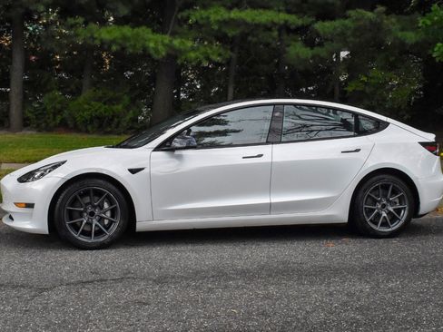 Used 2023 Tesla Model 3 Standard Range RWD image 3