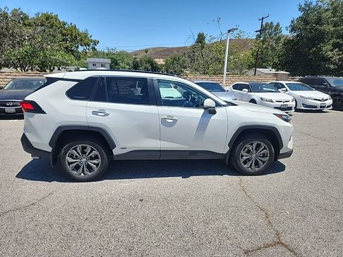 Used 2022 Toyota RAV4 Limited AWD/4WD image 6