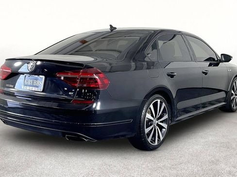 Used 2018 Volkswagen Passat 3.6 image 2