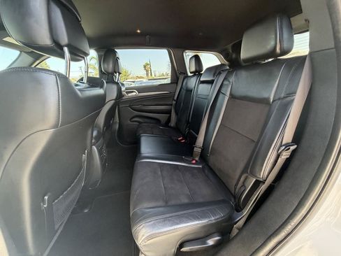Used 2020 Jeep Grand Cherokee Laredo w/ Laredo X Package RWD image 17