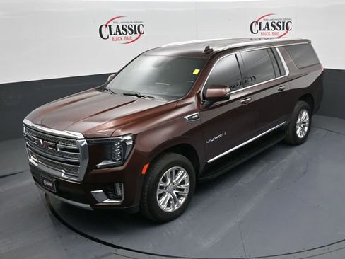 Used 2023 GMC Yukon XL SLT w/ SLT Luxury Package image 17