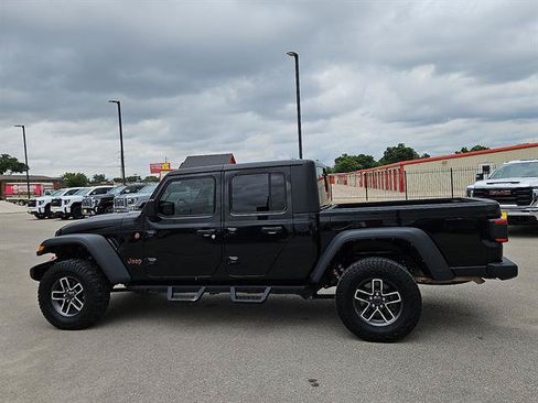 Used 2024 Jeep Gladiator Mojave w/ Technology Group AWD/4WD image 2