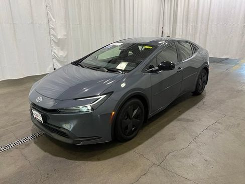 Certified 2023 Toyota Prius LE FWD image 7
