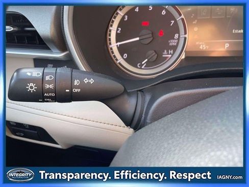 Certified 2023 Toyota Highlander XLE image 24