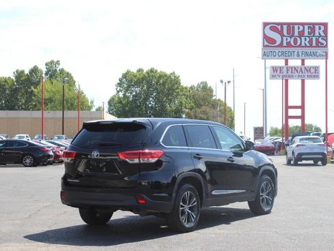 Used 2019 Toyota Highlander LE image 4